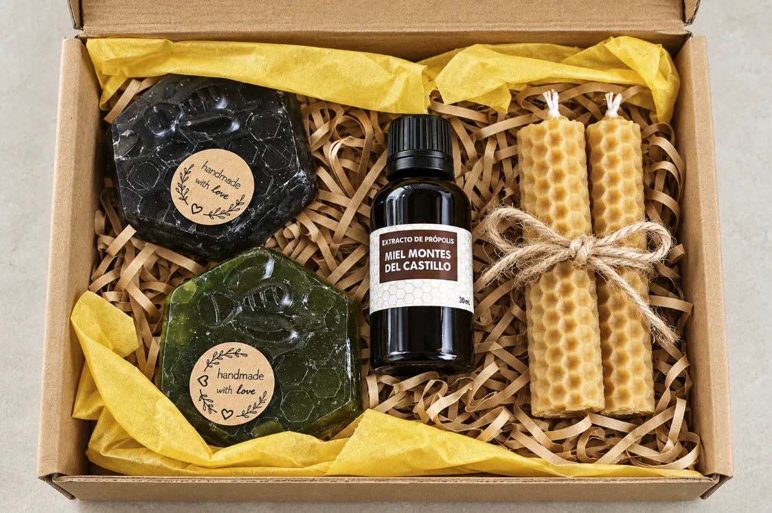 Lote Bienestar: 2 jabones artesanales + extracto de própolis + 3 velas de cera de abeja.