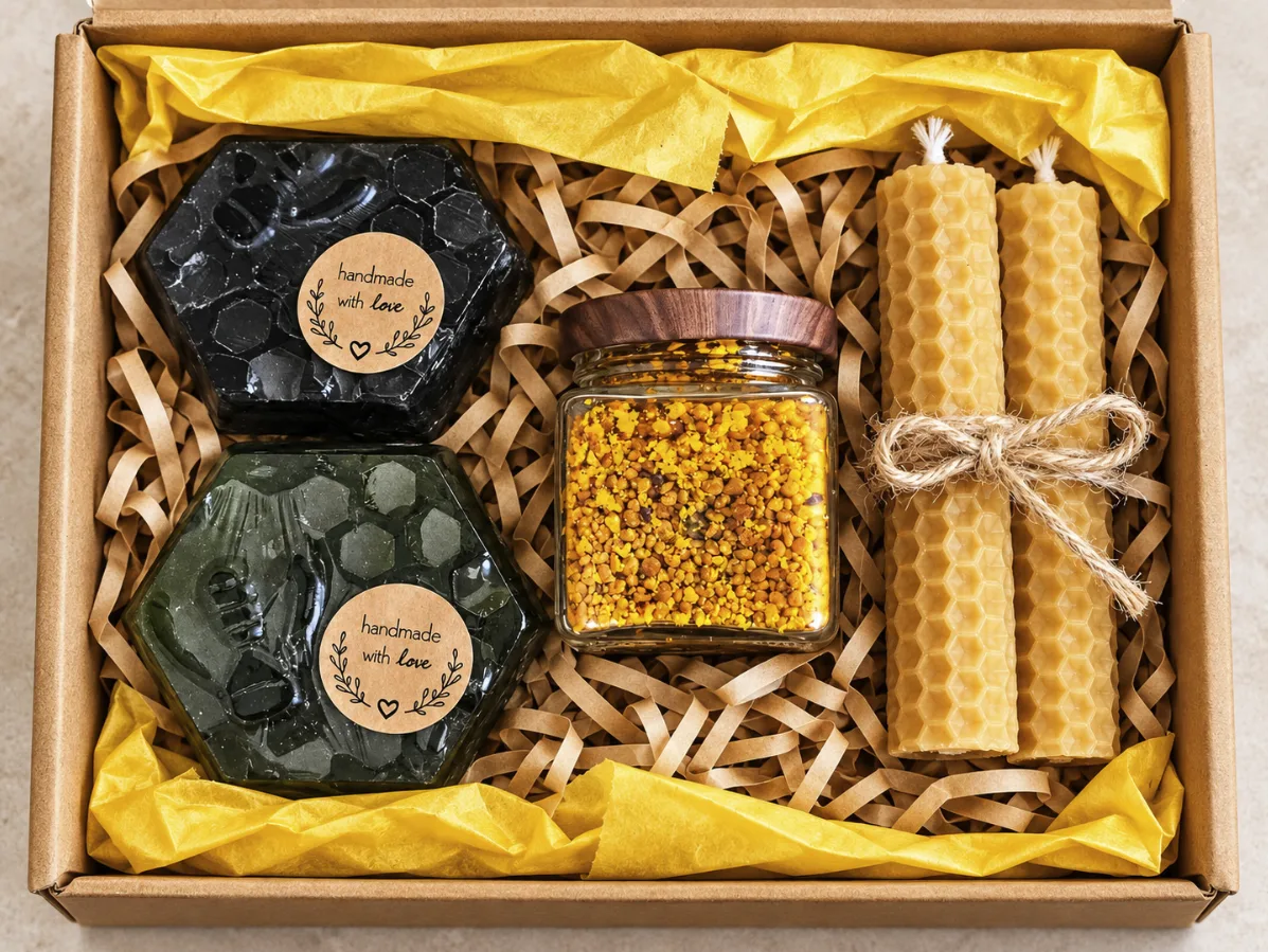 Lote Colmena: 2 jabones artesanales + polen + 3 velas de cera de abeja.